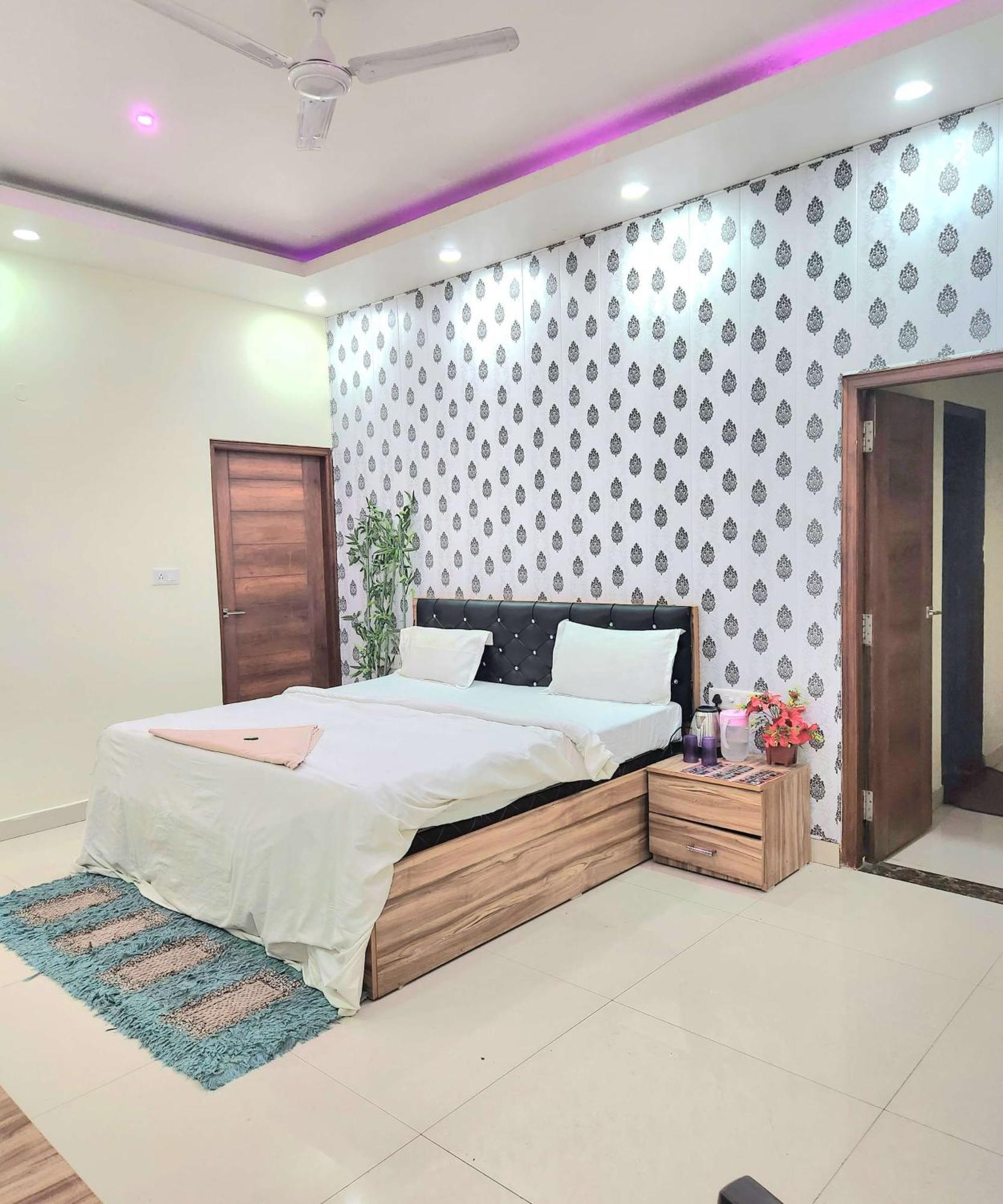 Mauji'S Villa Hotel & Guest House Αλλαχαμπάντ Εξωτερικό φωτογραφία